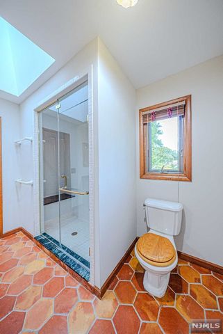 41 Cobblestone Crossing, Norwood, NJ 07648