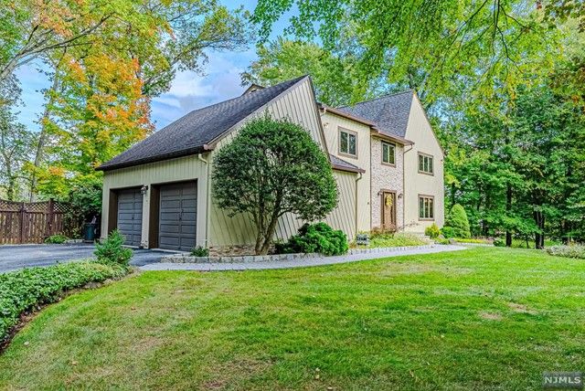 41 Cobblestone Crossing, Norwood, NJ 07648