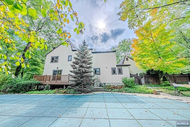 41 Cobblestone Crossing, Norwood, NJ 07648