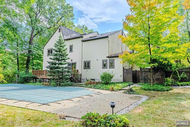 41 Cobblestone Crossing, Norwood, NJ 07648