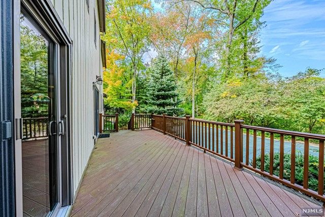 41 Cobblestone Crossing, Norwood, NJ 07648
