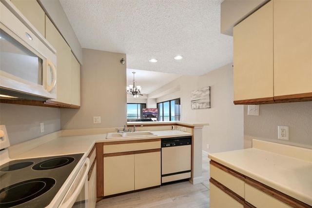 7700 Seawall Boulevard 512, Galveston, TX 77551