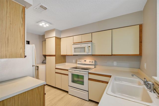 7700 Seawall Boulevard 512, Galveston, TX 77551