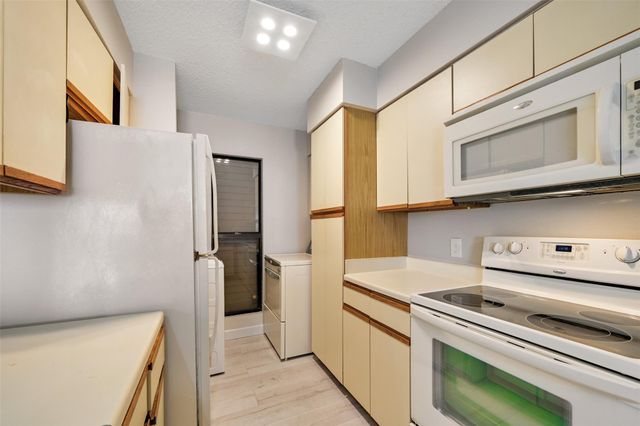 7700 Seawall Boulevard 512, Galveston, TX 77551