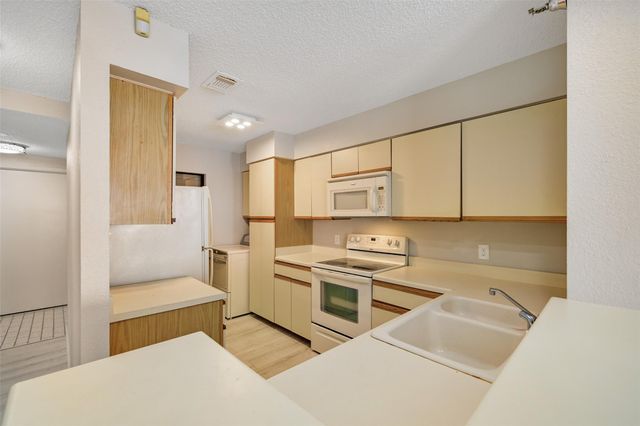 7700 Seawall Boulevard 512, Galveston, TX 77551