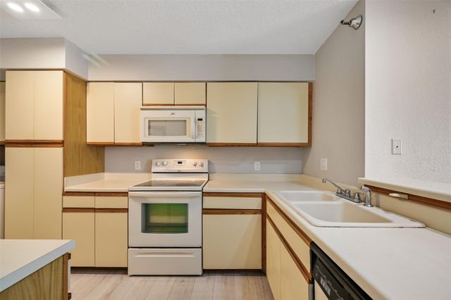 7700 Seawall Boulevard 512, Galveston, TX 77551