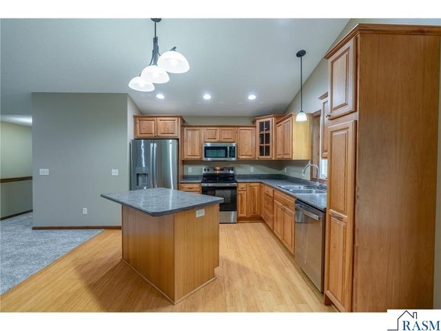 225 Pinehurst Drive, Mankato, MN 56001