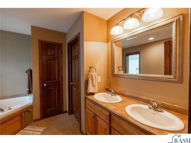 225 Pinehurst Drive, Mankato, MN 56001