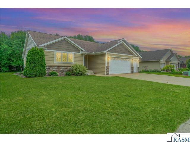 225 Pinehurst Drive, Mankato, MN 56001