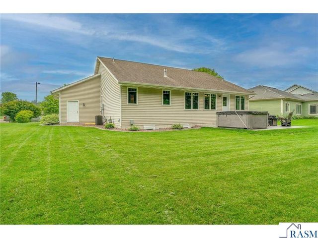 225 Pinehurst Drive, Mankato, MN 56001