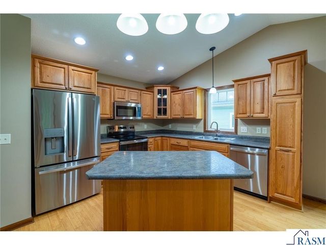 225 Pinehurst Drive, Mankato, MN 56001