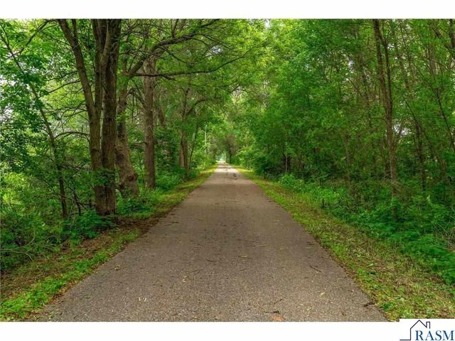 225 Pinehurst Drive, Mankato, MN 56001