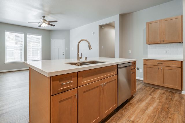 107 Park Place Circle B, Waller, TX 77484