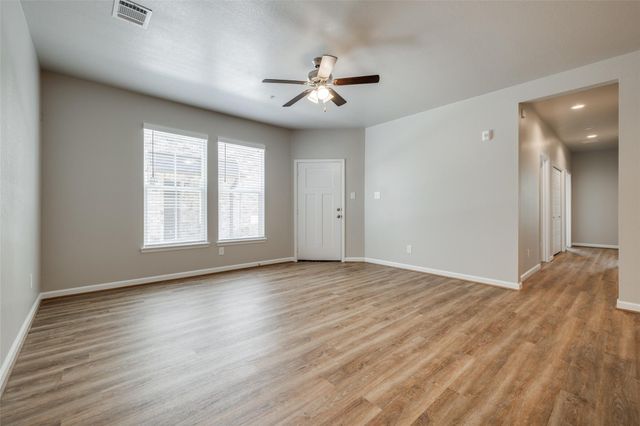 107 Park Place Circle B, Waller, TX 77484