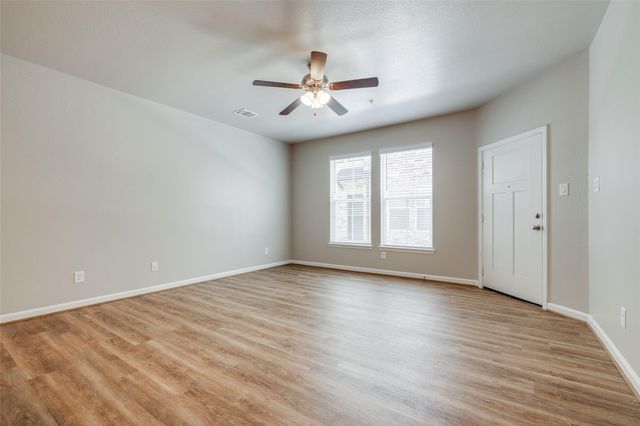 107 Park Place Circle B, Waller, TX 77484
