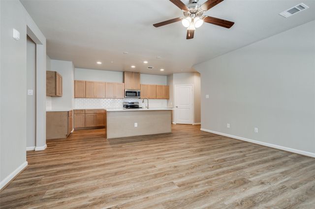 107 Park Place Circle B, Waller, TX 77484