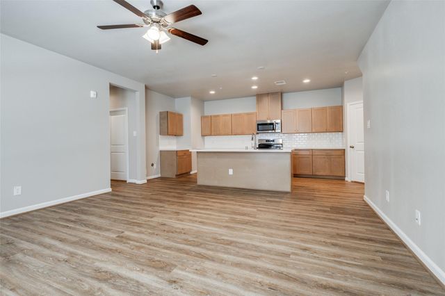 107 Park Place Circle B, Waller, TX 77484