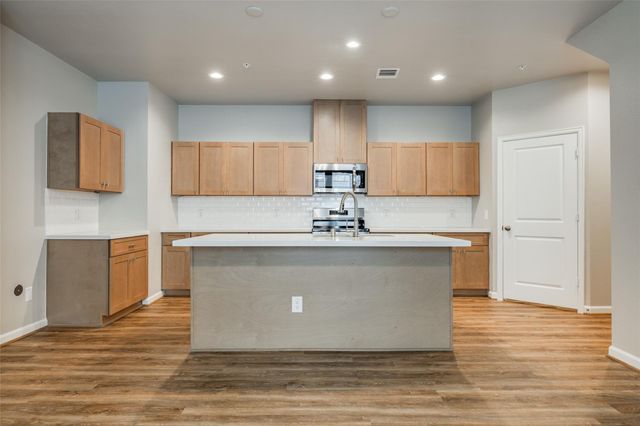 107 Park Place Circle B, Waller, TX 77484