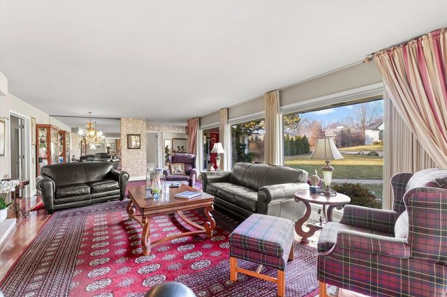 22 Greencroft Drive, Champaign, IL 61821