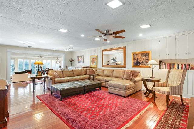 22 Greencroft Drive, Champaign, IL 61821