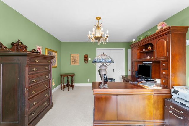 22 Greencroft Drive, Champaign, IL 61821