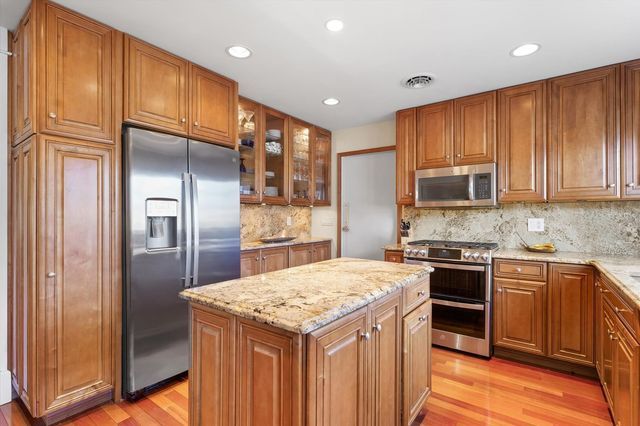 22 Greencroft Drive, Champaign, IL 61821