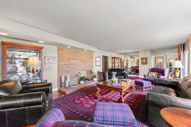 22 Greencroft Drive, Champaign, IL 61821