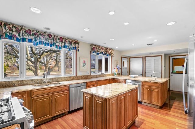 22 Greencroft Drive, Champaign, IL 61821