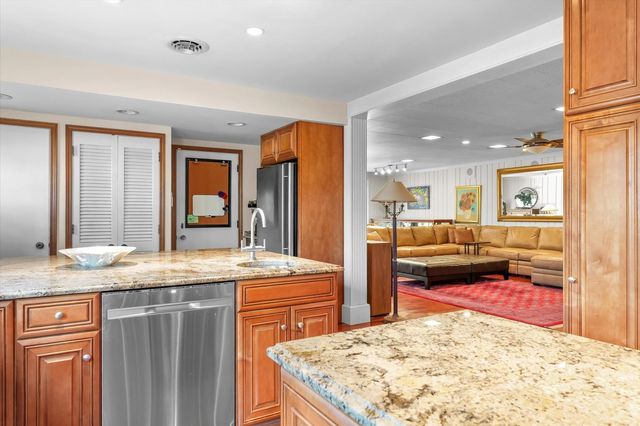 22 Greencroft Drive, Champaign, IL 61821