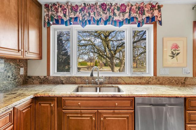 22 Greencroft Drive, Champaign, IL 61821