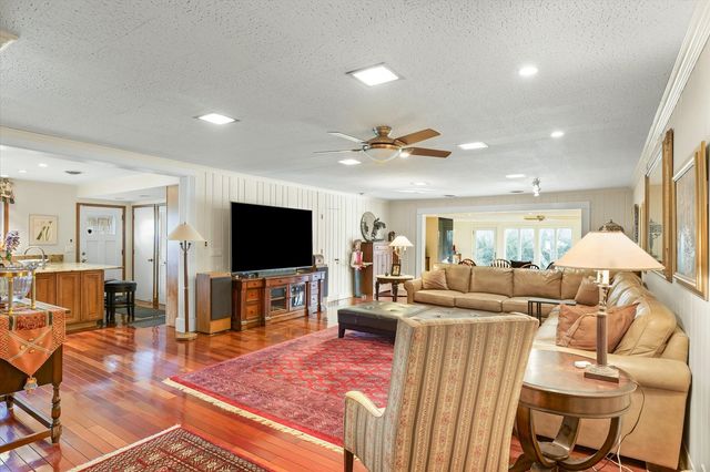 22 Greencroft Drive, Champaign, IL 61821