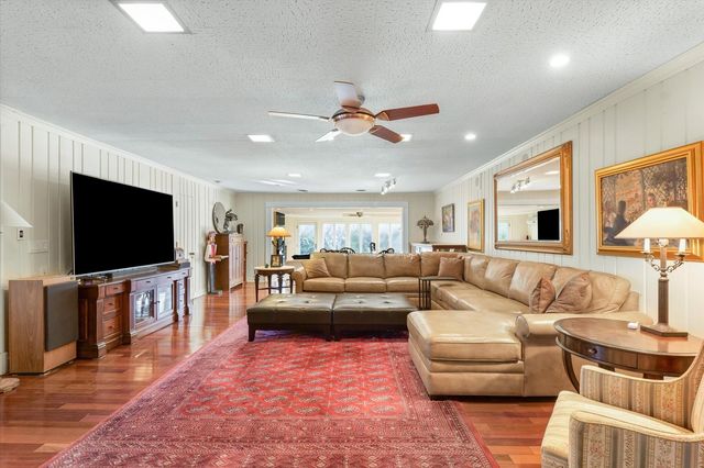 22 Greencroft Drive, Champaign, IL 61821