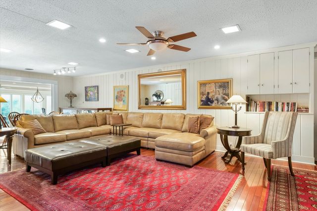 22 Greencroft Drive, Champaign, IL 61821