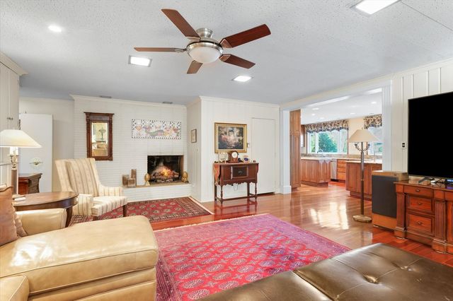 22 Greencroft Drive, Champaign, IL 61821