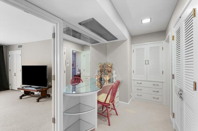 22 Greencroft Drive, Champaign, IL 61821