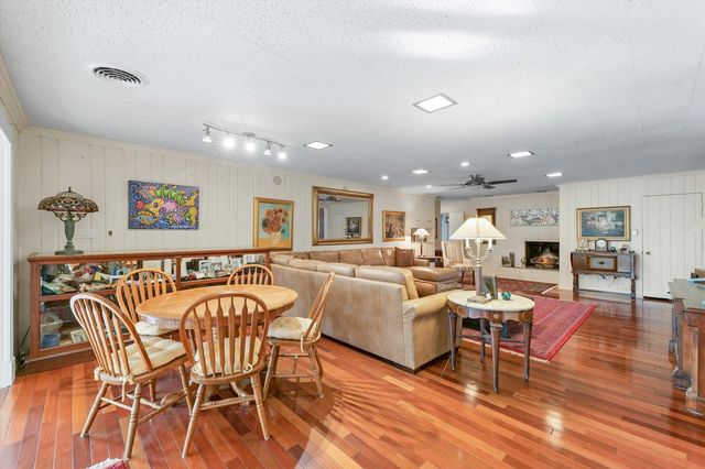 22 Greencroft Drive, Champaign, IL 61821