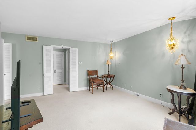 22 Greencroft Drive, Champaign, IL 61821