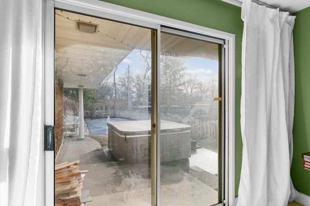 22 Greencroft Drive, Champaign, IL 61821