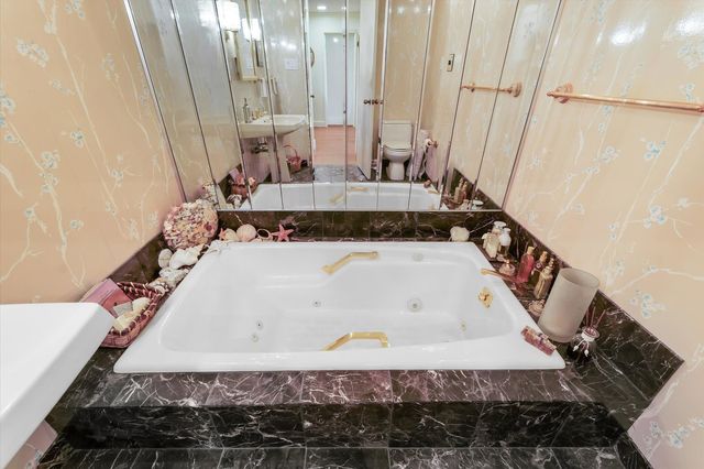 22 Greencroft Drive, Champaign, IL 61821