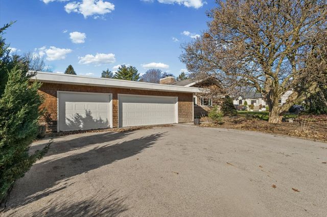 22 Greencroft Drive, Champaign, IL 61821