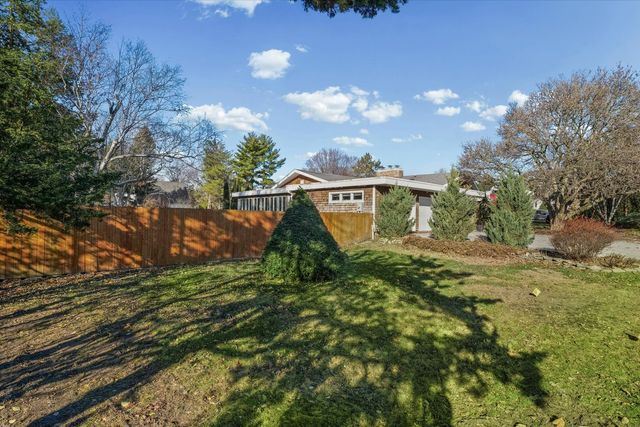 22 Greencroft Drive, Champaign, IL 61821