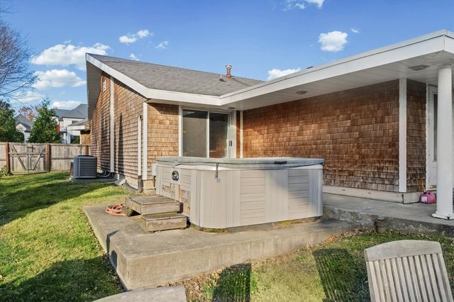 22 Greencroft Drive, Champaign, IL 61821