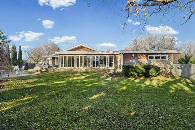 22 Greencroft Drive, Champaign, IL 61821