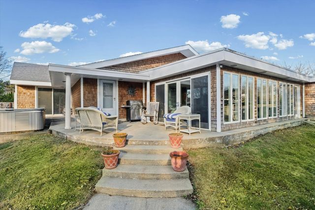 22 Greencroft Drive, Champaign, IL 61821