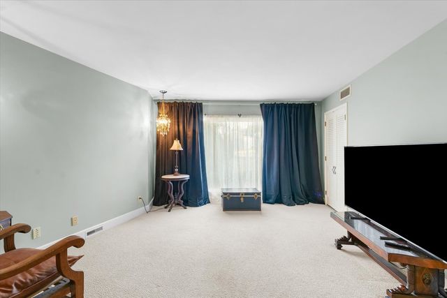 22 Greencroft Drive, Champaign, IL 61821