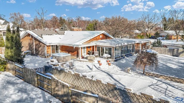 22 Greencroft Drive, Champaign, IL 61821