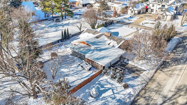 22 Greencroft Drive, Champaign, IL 61821