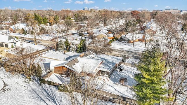 22 Greencroft Drive, Champaign, IL 61821