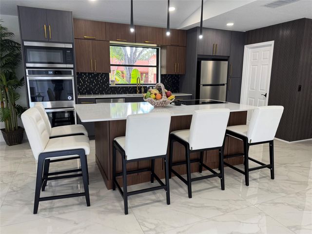 7022 NW 39th St, Coral Springs, FL 33065
