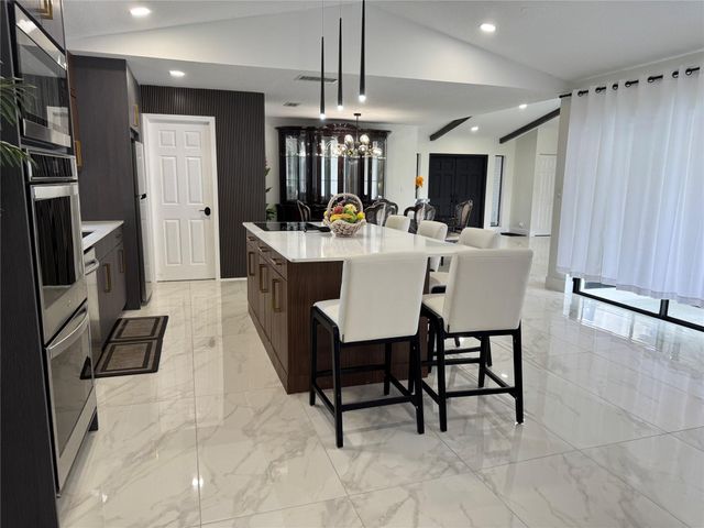 7022 NW 39th St, Coral Springs, FL 33065